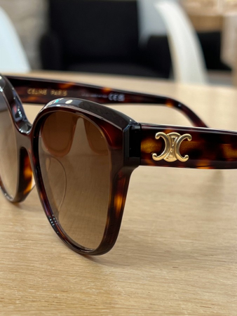Retrouvez les modèles phares de lunettes de la collection Céline pour cet été !