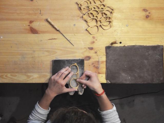 Lunettes en bois Strasbourgeoises Clément lunetier chez votre opticien à Caen